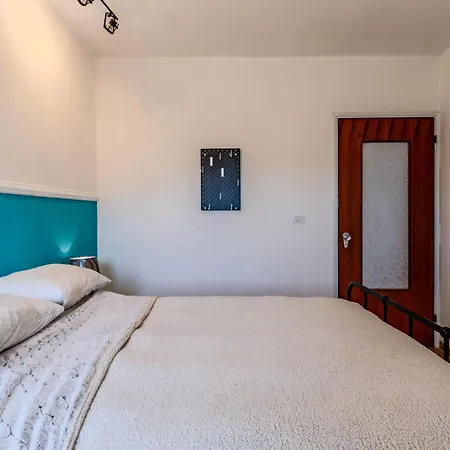 Appartement Nave Blu By Interhome
